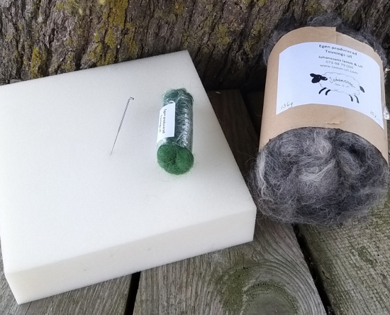 DIY kit 2 grytlappar med grön dekor